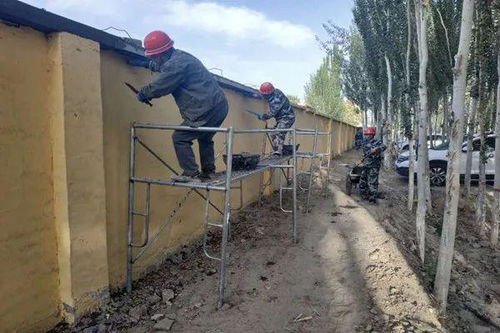 脱贫攻坚 新疆中泰集团工程公司助力企业加快推进斯也克乡大道及4个帮扶村庭院改造项目施工建设