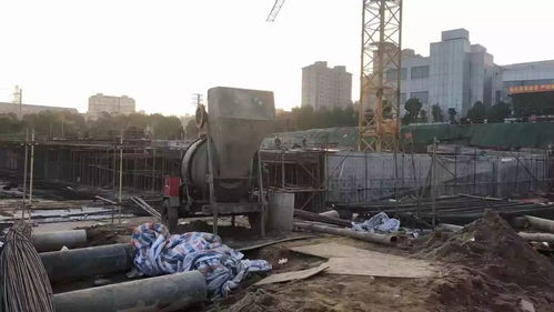 动态 董事长刘瀚化一行视察油画二期工程建设情况